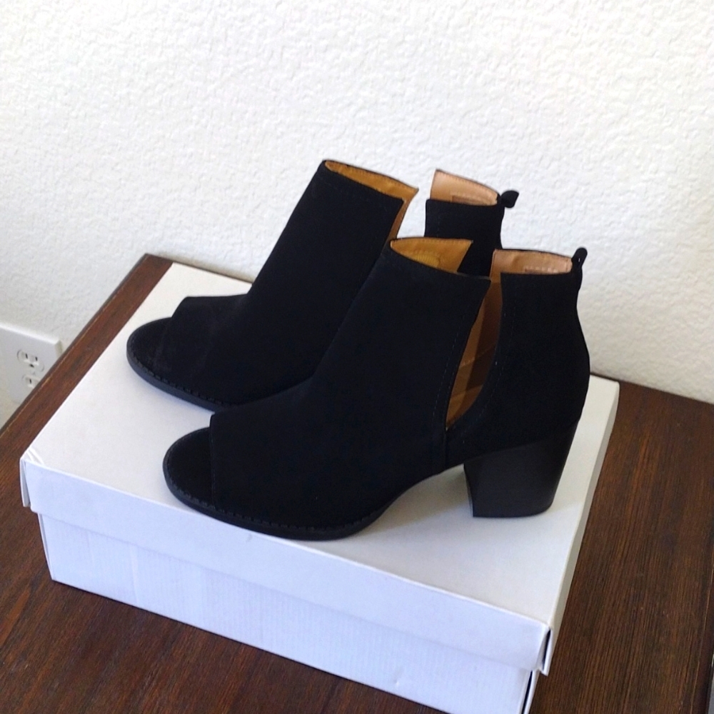 Marcor Republic Moscow slip on, side cut peep toe, block heel, ankle boots.